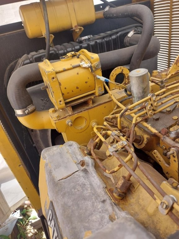 165 KW Caterpillar Generator 3208 Engine top